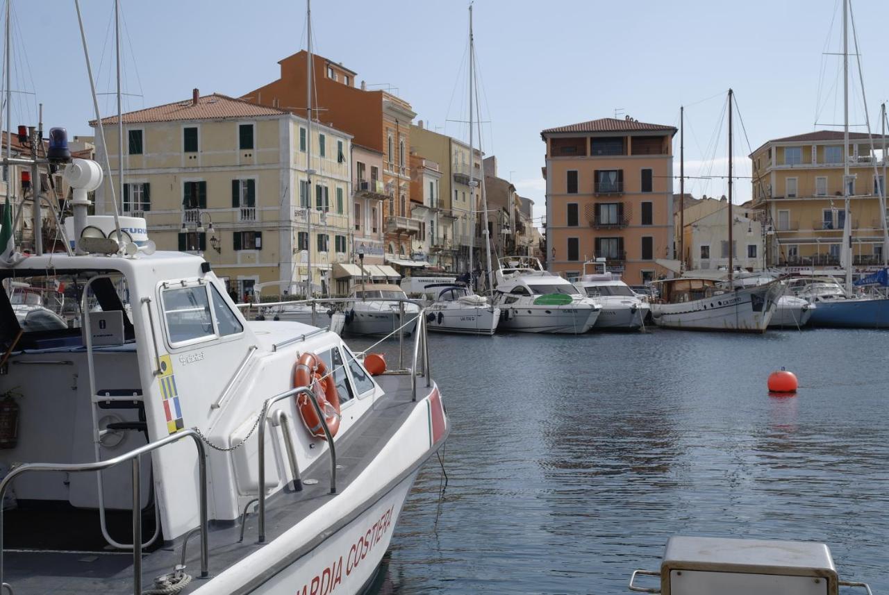 A Punta Tegge Il Mare La Spiaggia Il Tramonto La Maddalena  Exterior foto